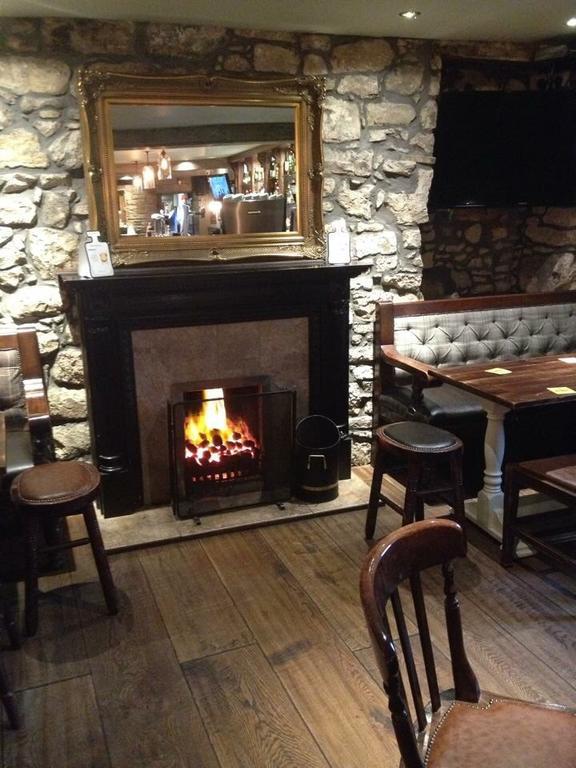 Riccarton Inn Currie Экстерьер фото
